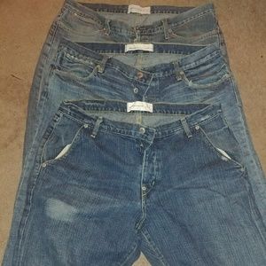 Bundle of 3 men's jeans
